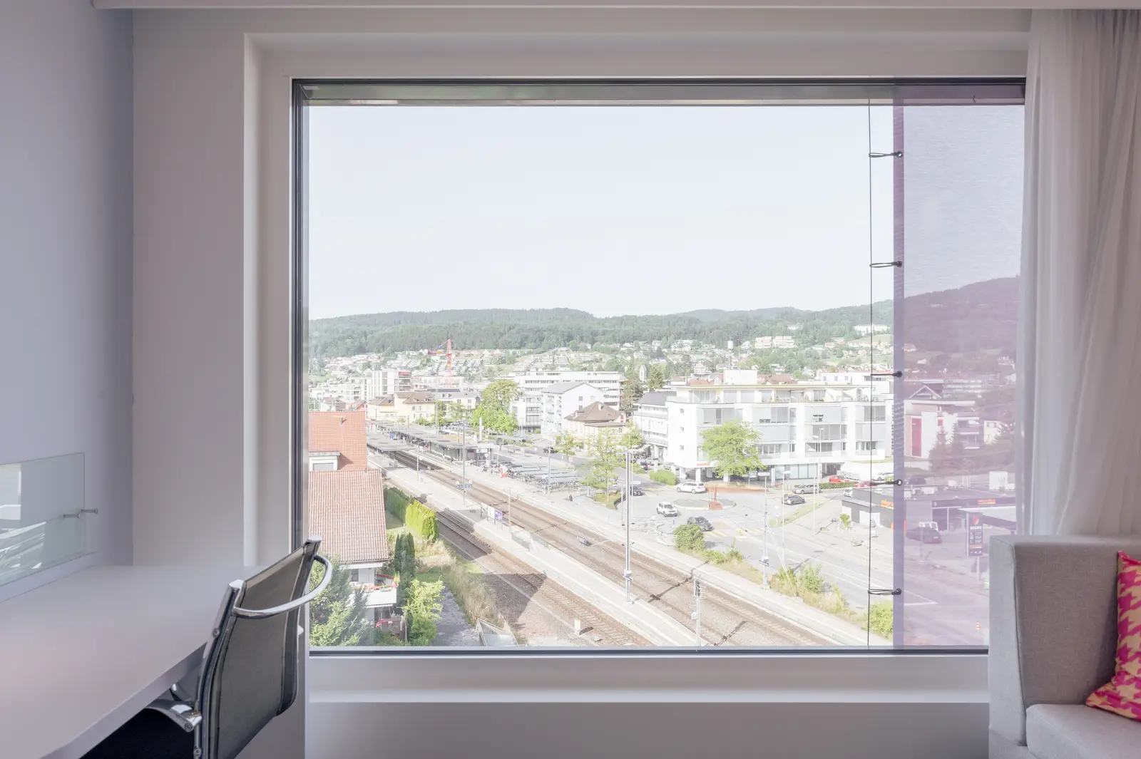 Blick aus dem Zimmerfenster auf den Bahnhof Affoltern am Albis